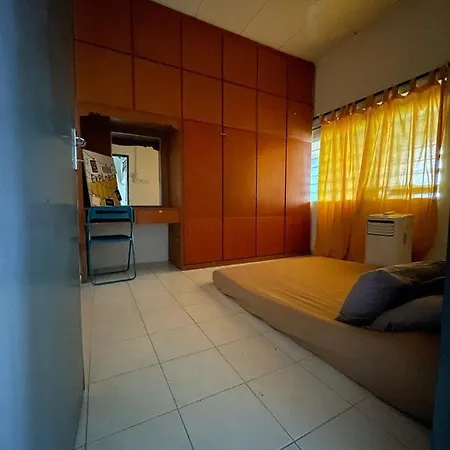 Roomstay Rumah Pintu Kuning Kangar Exterior photo