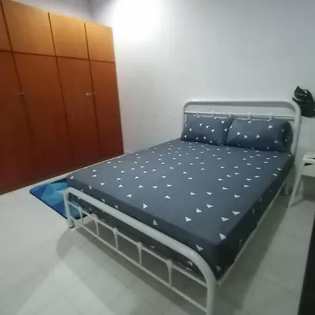 Roomstay Rumah Pintu Kuning Kangar Exterior photo
