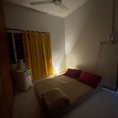 Roomstay Rumah Pintu Kuning Kangar Exterior photo