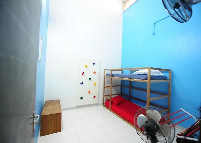 Roomstay Rumah Pintu Kuning