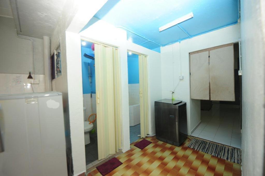 Roomstay Rumah Pintu Kuning