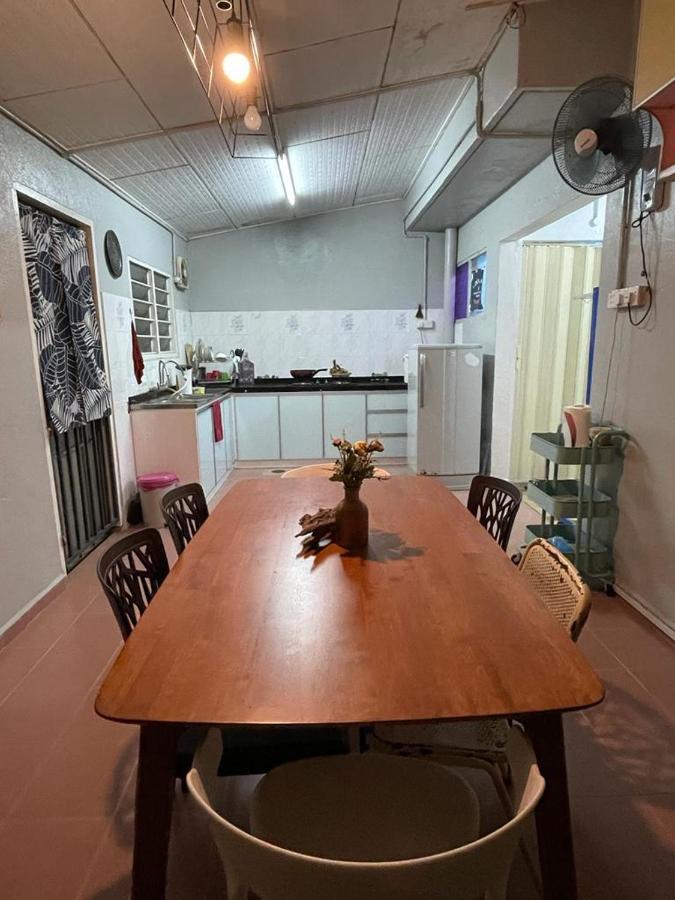 Roomstay Rumah Pintu Kuning