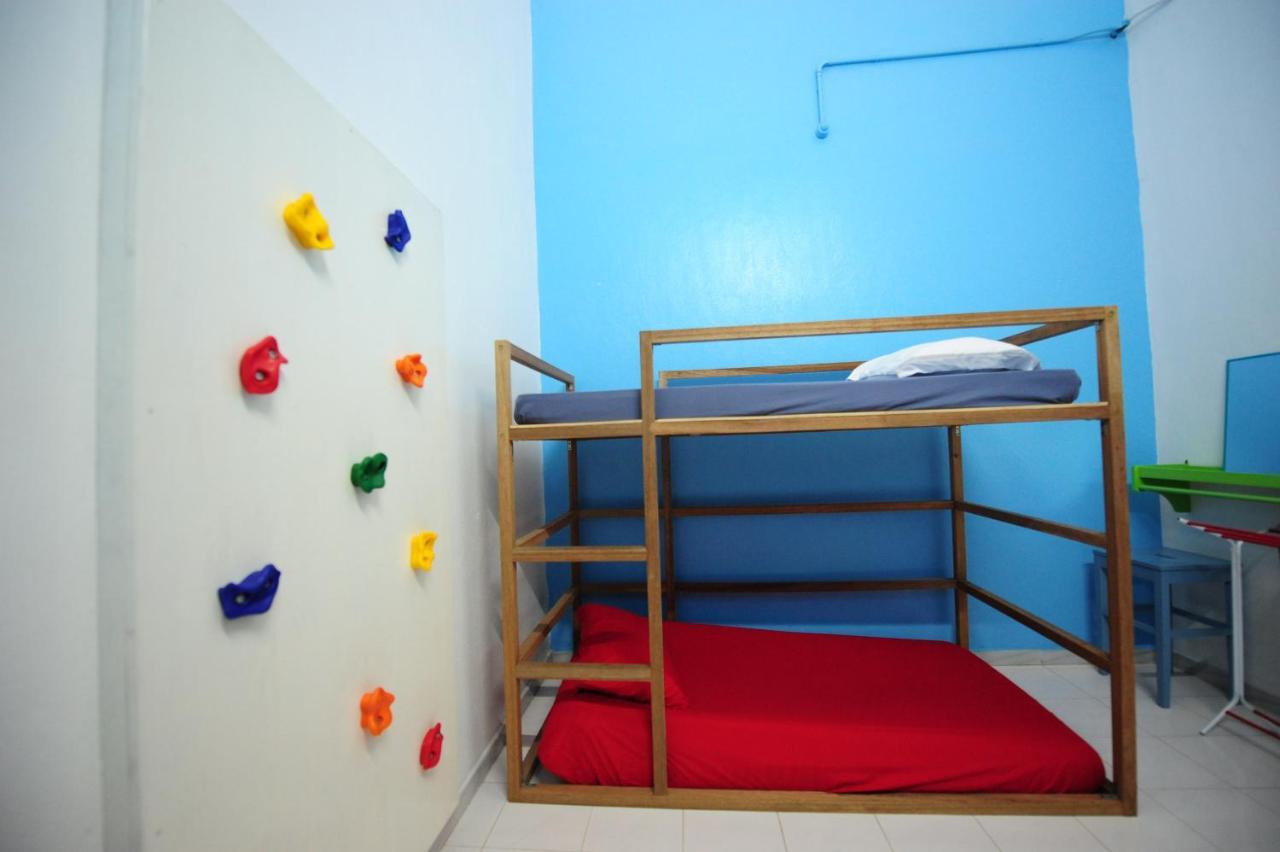Homestay Roomstay Rumah Pintu Kuning *