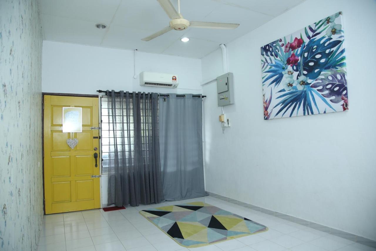 Homestay Roomstay Rumah Pintu Kuning
